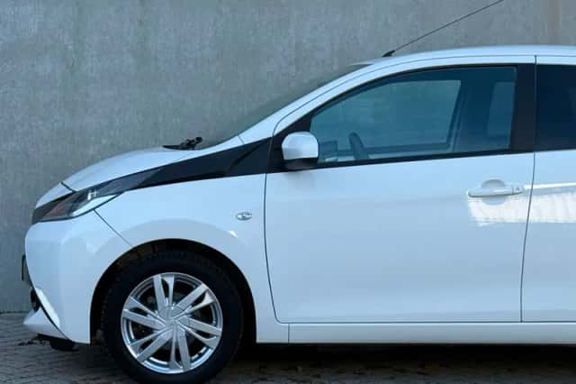 Toyota Aygo (2017) thumbnail 4