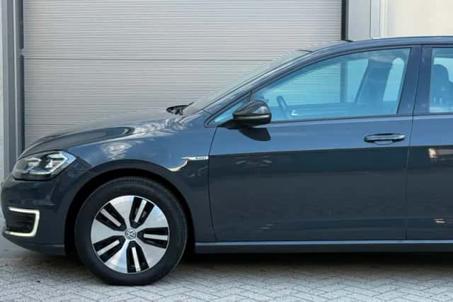 Volkswagen E-Golf (2020) thumbnail 4