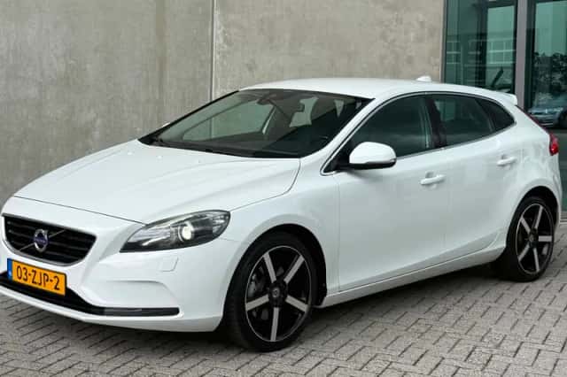 Volvo V40 (2012) thumbnail 1