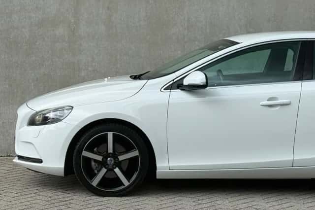 Volvo V40 (2012) thumbnail 4
