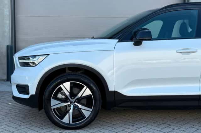 Volvo XC40 (2020) thumbnail 4