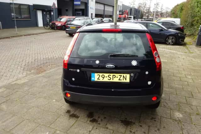 Ford Fiesta (2006) thumbnail 3