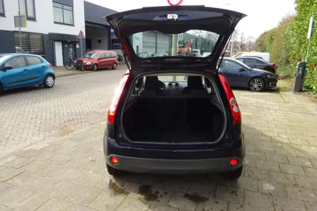 Ford Fiesta (2006) thumbnail 4