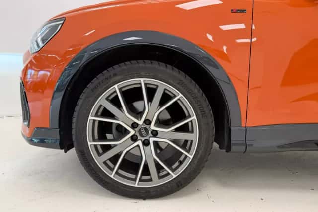 Audi Q3 (2019) thumbnail 3