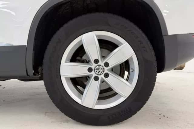 Volkswagen Tiguan (2015) thumbnail 3