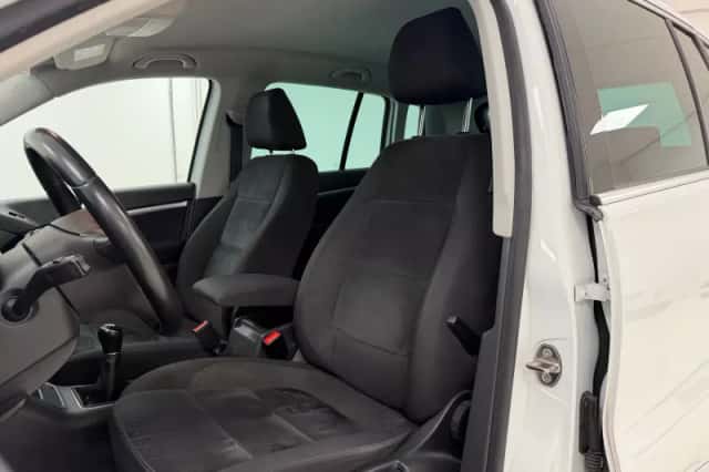 Volkswagen Tiguan (2015) thumbnail 5