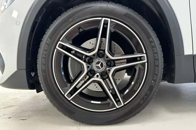 Mercedes-Benz GLA (2021) thumbnail 4