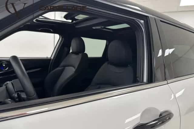 MINI Clubman (2023) thumbnail 4