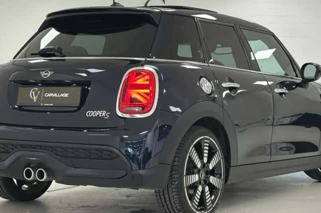 MINI Cooper S (2023) thumbnail 2