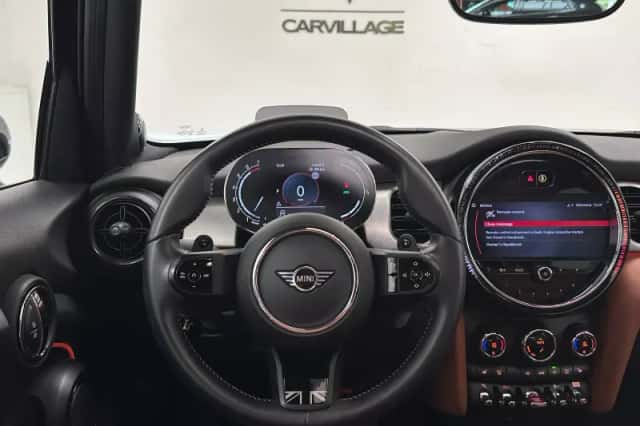 MINI Cooper S (2023) thumbnail 3