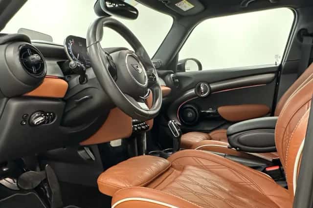 MINI Cooper S (2023) thumbnail 6