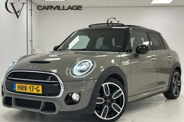 MINI Cooper S (2019) thumbnail 1