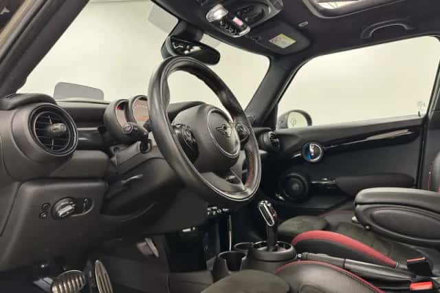 MINI Cooper S (2019) thumbnail 4