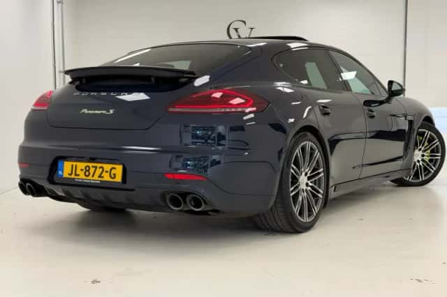 Porsche Panamera (2016) thumbnail 2