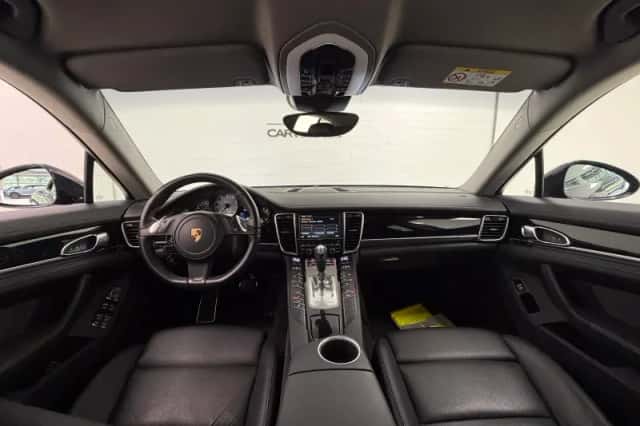 Porsche Panamera (2016) thumbnail 4