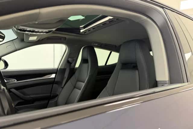 Porsche Panamera (2016) thumbnail 5