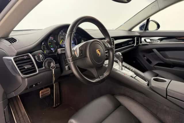 Porsche Panamera (2016) thumbnail 6