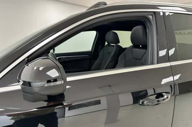 Audi Q3 (2021) thumbnail 3