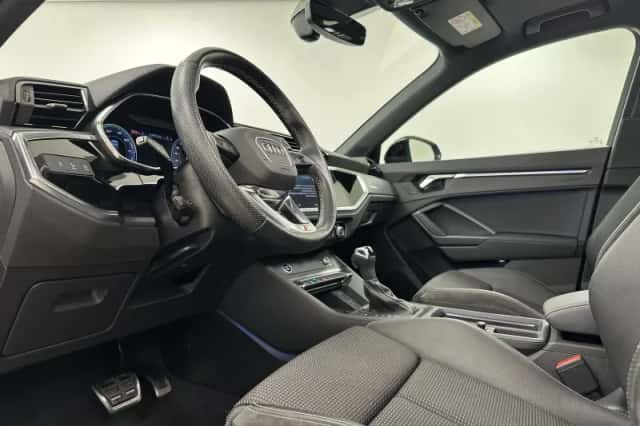 Audi Q3 (2021) thumbnail 6