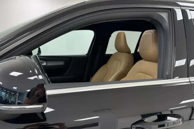 Volvo XC40 (2021) thumbnail 4