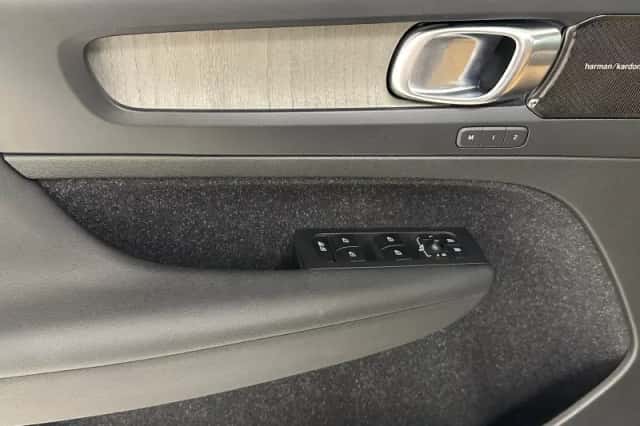 Volvo XC40 (2021) thumbnail 6