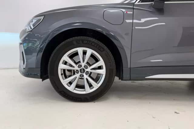 Audi Q3 (2023) thumbnail 3