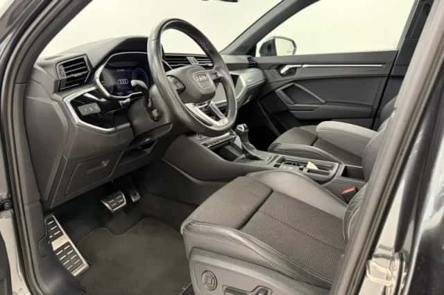 Audi Q3 (2023) thumbnail 4