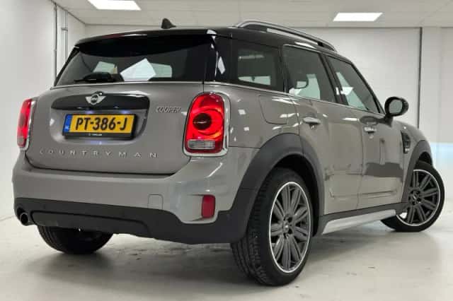 MINI Countryman (2017) thumbnail 2