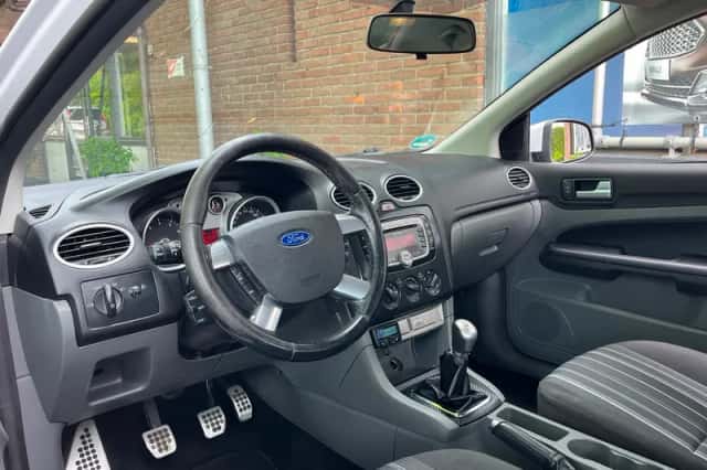 Ford Focus (2008) thumbnail 3