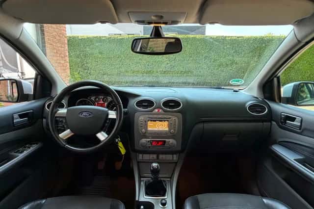 Ford Focus (2008) thumbnail 3