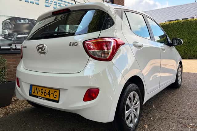 Hyundai i10 (2016) thumbnail 2