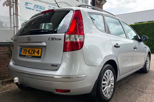 Hyundai i30 (2010) thumbnail 2