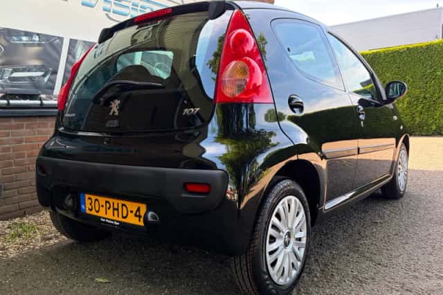 Peugeot 107 (2011) thumbnail 2