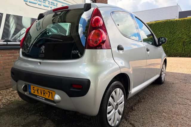 Peugeot 107 (2013) thumbnail 2