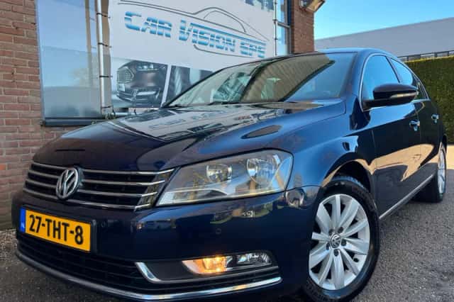 Volkswagen Passat (2012) thumbnail 1