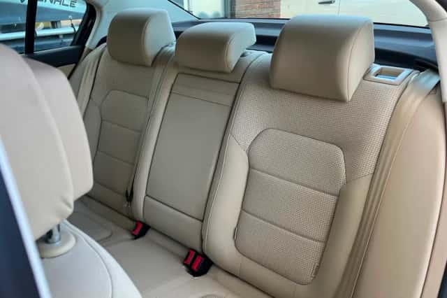 Volkswagen Passat (2012) thumbnail 5