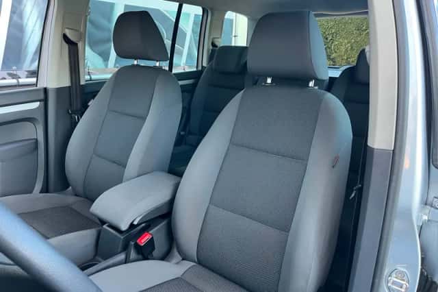 Volkswagen Touran (2011) thumbnail 4