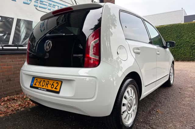 Volkswagen Up! (2013) thumbnail 2