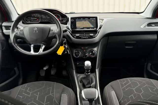 Peugeot 2008 (2018) thumbnail 2