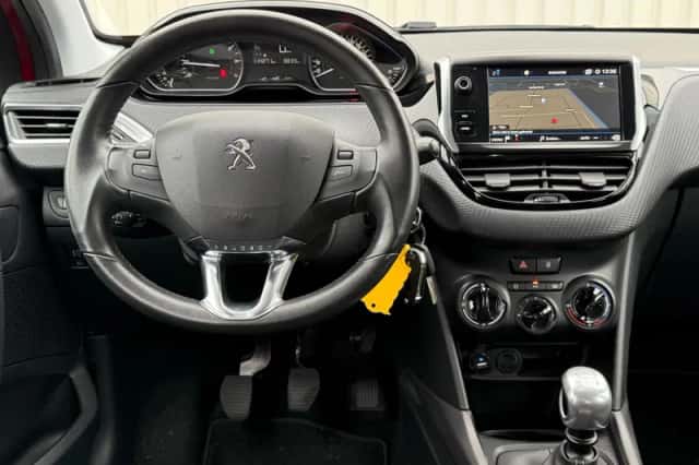 Peugeot 2008 (2018) thumbnail 4
