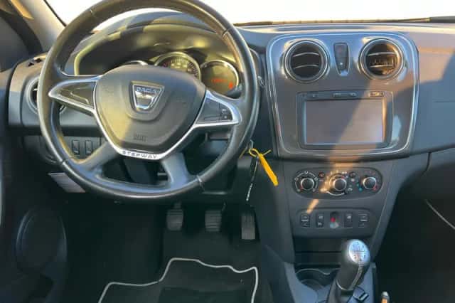 Dacia Sandero (2018) thumbnail 2