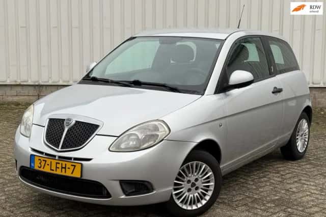 Lancia Ypsilon (2010) thumbnail 1