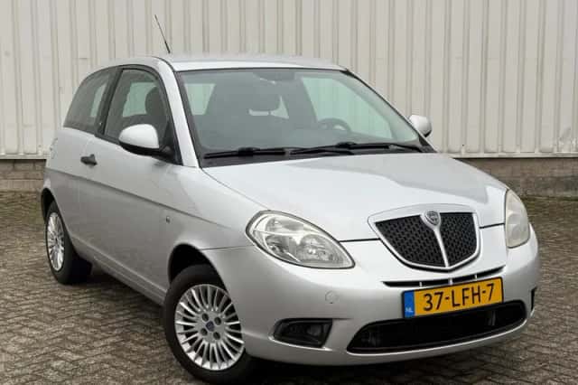 Lancia Ypsilon (2010) thumbnail 3