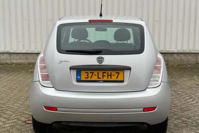 Lancia Ypsilon (2010) thumbnail 6