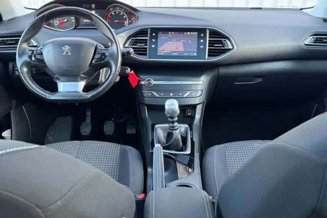 Peugeot 308 (2019) thumbnail 2