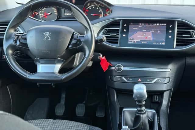 Peugeot 308 (2019) thumbnail 4