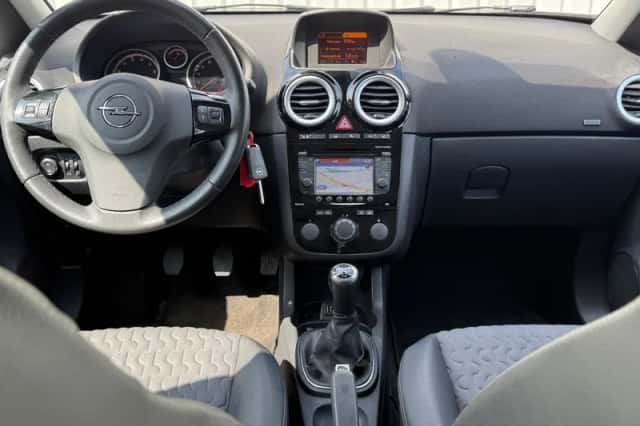 Opel Corsa (2013) thumbnail 2