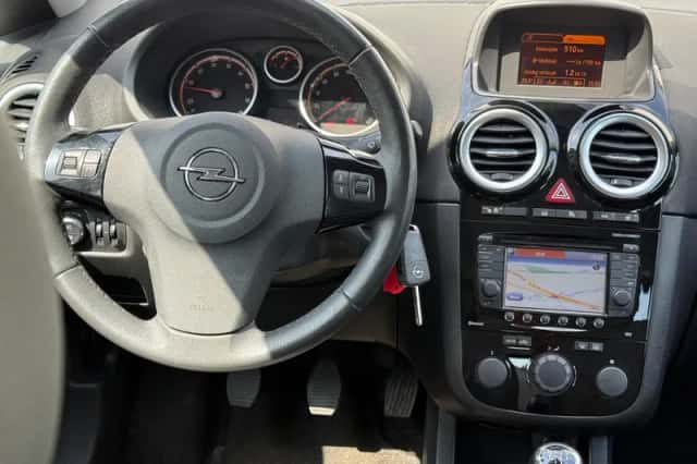 Opel Corsa (2013) thumbnail 4