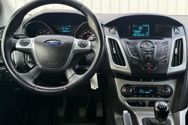 Ford Focus (2014) thumbnail 4