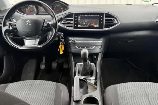 Peugeot 308 (2016) thumbnail 2